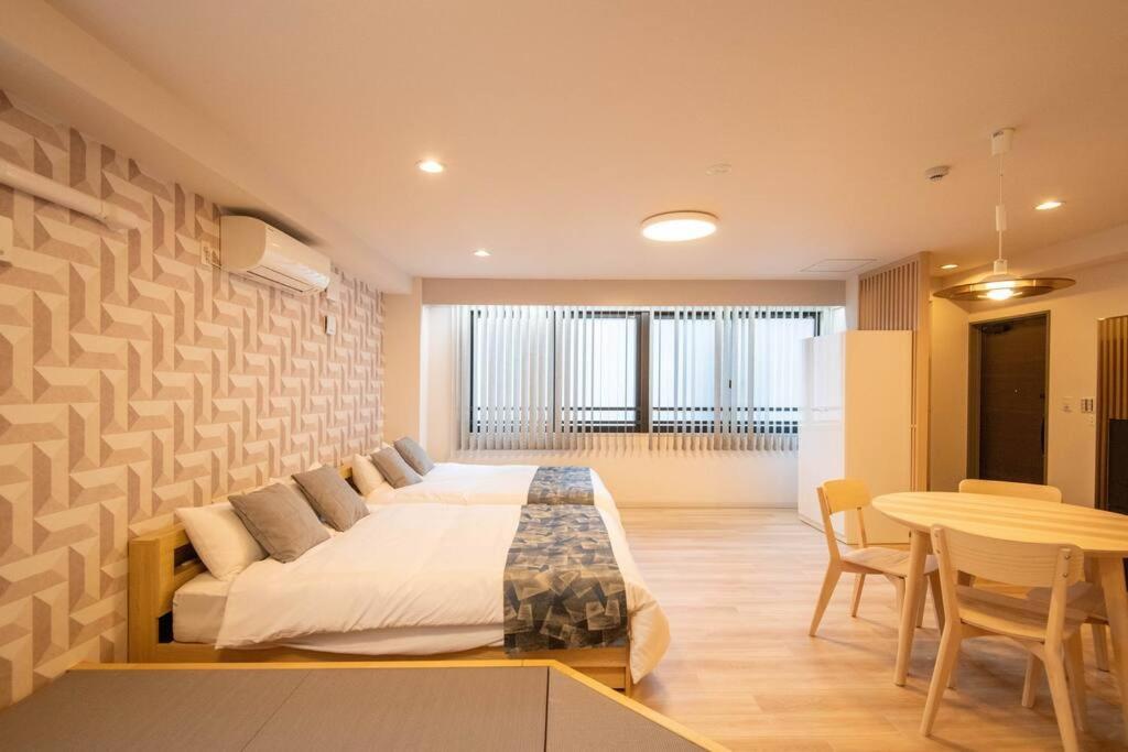 Apartamento 浅草禅心居202室 浅草駅徒歩15分 2024年4月ニューオープン 43平米丸貸し切り ダブルベット2台と畳敷き布団2組 家庭式用品設備完備 *