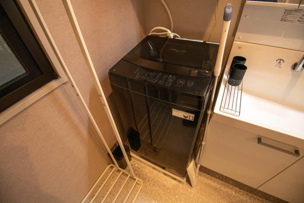 Lägenhet 浅草禅心居202室 浅草駅徒歩15分 2024年4月ニューオープン 43平米丸貸し切り ダブルベット2台と畳敷き布団2組 家庭式用品設備完備